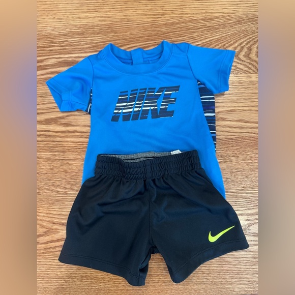 Nike Dri-FIT Toddler Boy Mix&Match Set Size 12 Months - Picture 1 of 3